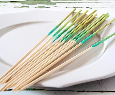 manualidades para mesas de verano bbq ideas para barbacoas bbq decoración diy ombre pintura diy masking tapes o washi tape diy ideas decorativas para las barbacoas en la terraza diy cubiertos de madera diy bbq decoración mesa de verano exterior decoración mesa buffet barbacoa bbq decoración estilismo mesas de verano 