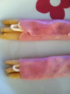 ROLLITOS DE ESPÁRRAGOS CON JAMÓN