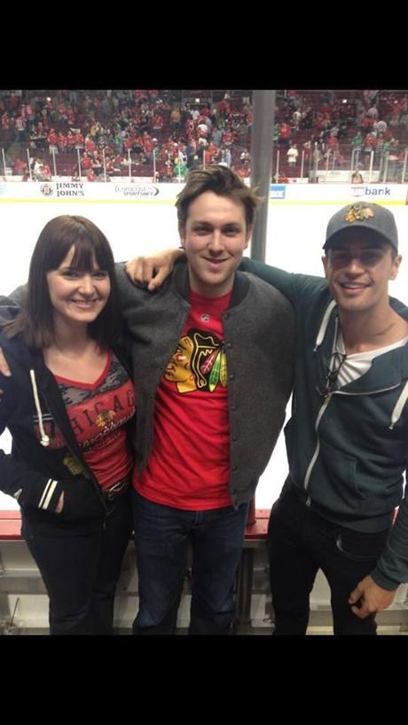 FOTOS: Amy, Christian y Theo en el juego de los Blackhawks en Chicago