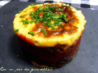 Canapé de morcilla con mermelada de pimientos picantes