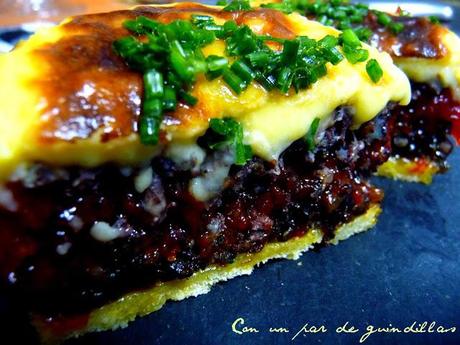 Canapé de morcilla con mermelada de pimientos picantes