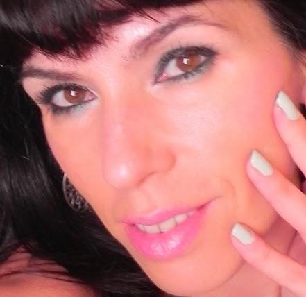 Look con la Astonishing emerald