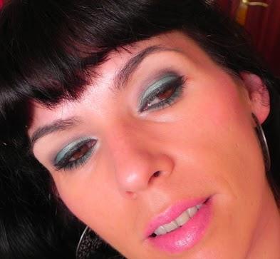 Look con la Astonishing emerald