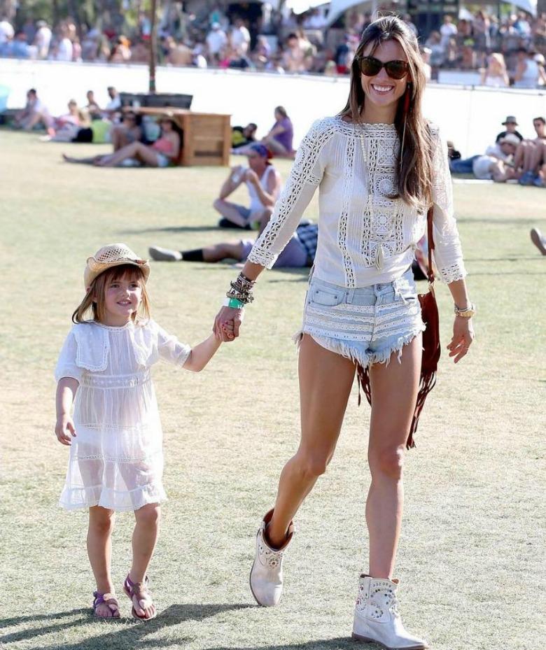 I Love Alessandra Ambrosio Hippie Style