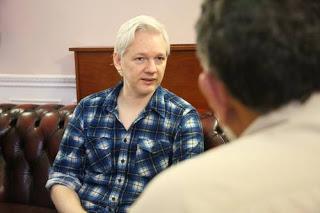 Assange en entrevista a La Jornada: vivimos en una mediocracia