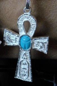 cruz de la vida con escarabajo sagrado