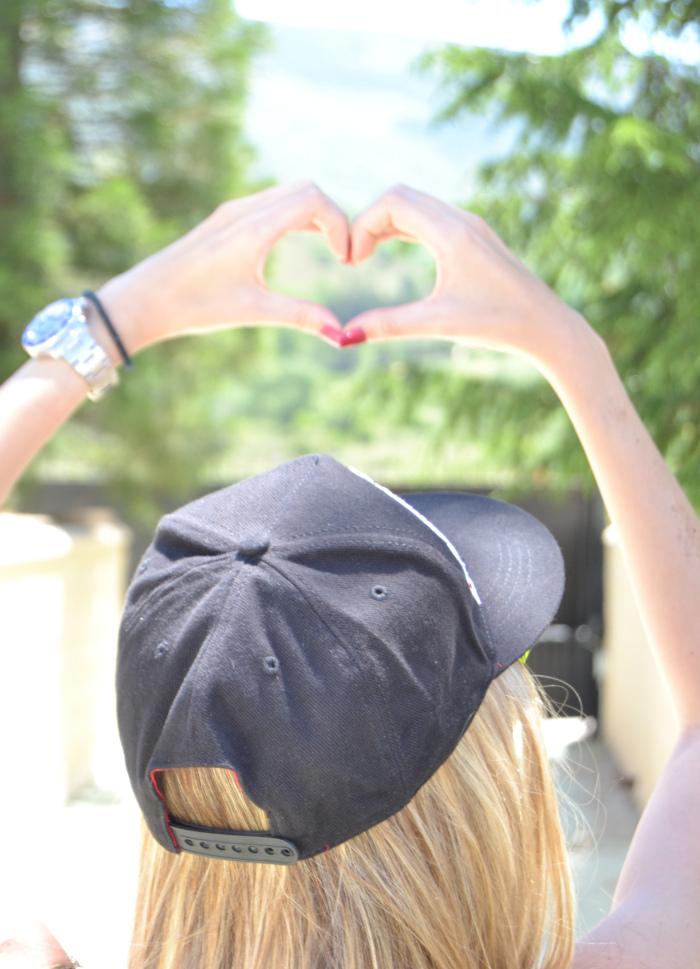 Snapback cap and neon sunnies
