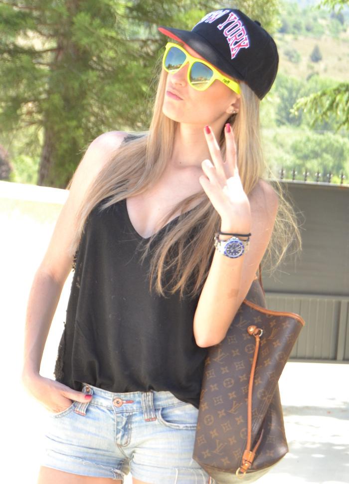 Snapback cap and neon sunnies