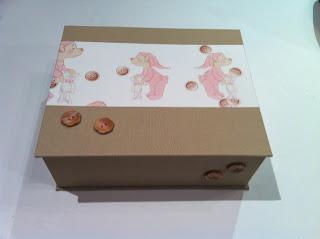 Caja Botones, realizada con la técnica de cartonnage