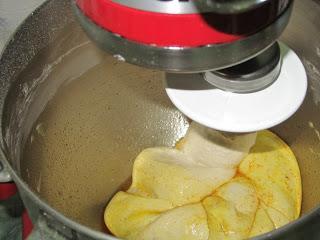 Panecillos de chocolate blanco al aroma de naranja y azafrán