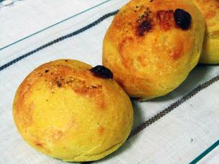 Panecillos de chocolate blanco al aroma de naranja y azafrán