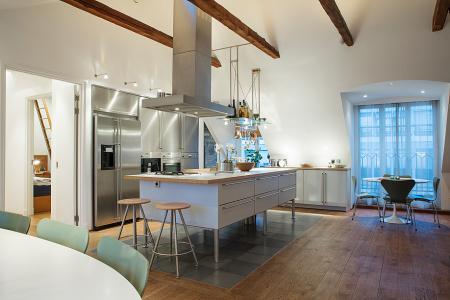 vestidor decoración diseño casas granes espacio diáfano decoración y diseño de interiores decoración vigas en el techo decoración pisos pequeños decoración pisos grandes decoración muebles grandes de diseño decoración cuarto de lavado plancha laundry room vestidor despensa cocina integrada comedor salón blog decoración nórdica 