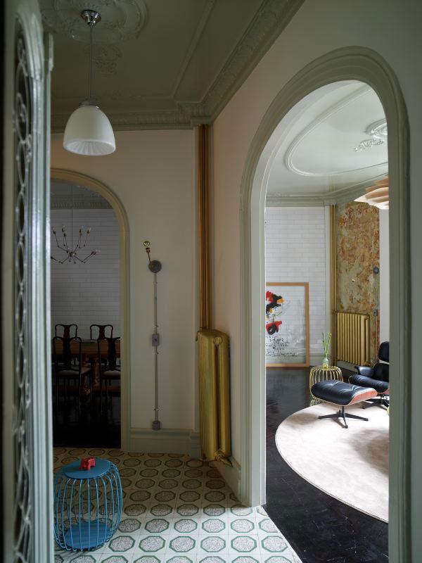 Una magnífica casa, con destellos dorados, en Estambul