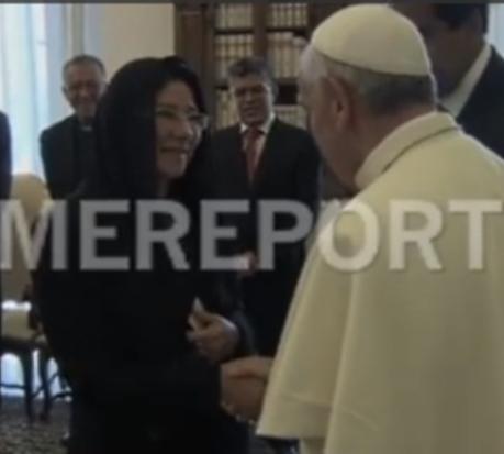 LA ESPOSA DE MADURO Y EL PAPA FRANCISCO