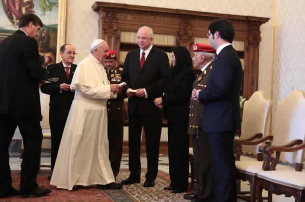 cilia_con_el_papa_17jun2013_2