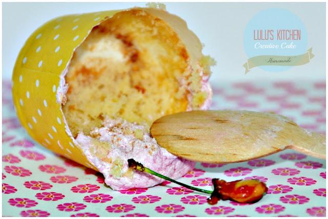 CUPCAKES DE ALMENDRAS Y GLASEADO DE CEREZA