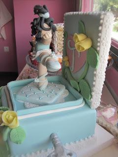 TARTA DECORADA CAJA DE MÚSICA, PARA MI NIÑA EN SU VIGÉSIMO CUMPLEAÑOS