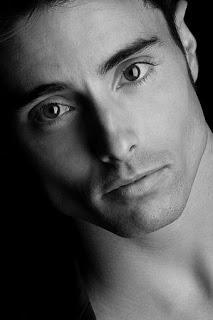 ENTREVISTA: AARON COBOS (BAILARIN-ACTOR-COREOGRAFO)