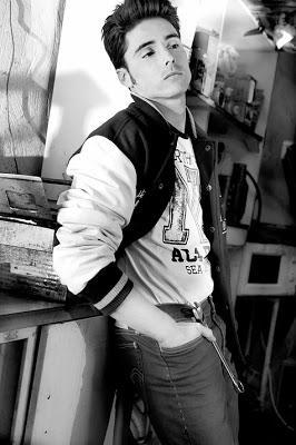 ENTREVISTA: AARON COBOS (BAILARIN-ACTOR-COREOGRAFO)