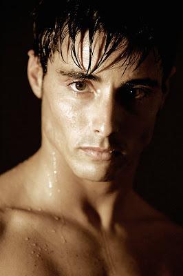 ENTREVISTA: AARON COBOS (BAILARIN-ACTOR-COREOGRAFO)