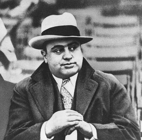 Victor Lustig el hombre que estafó a Al Capone y vendió la Torre Eiffel Victor Lustig el hombre que estafó a Al Capone y vendió la Torre Eiffel