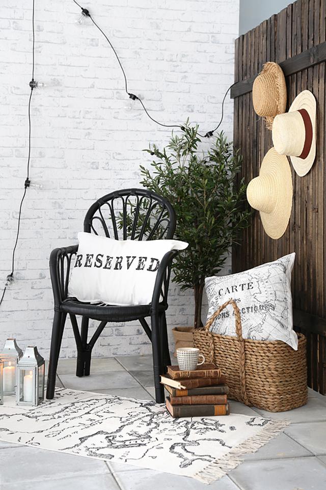 Cushions, cushions & more cushions...