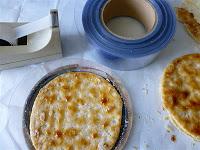 Semifrío con Melocotón y Tortas de Aceite.