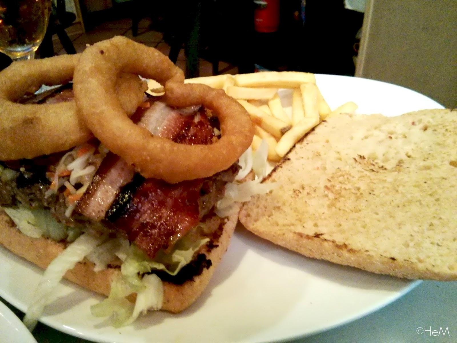 TROADE: variedad de hamburguesas en el barrio.