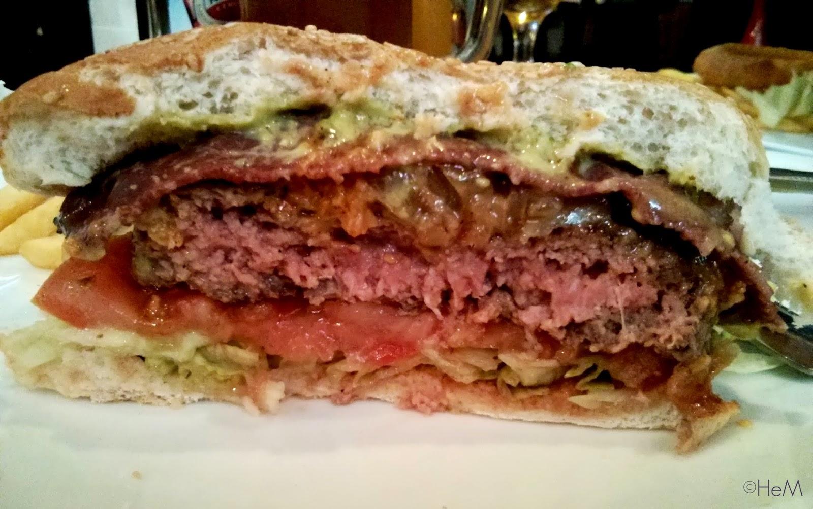 TROADE: variedad de hamburguesas en el barrio.