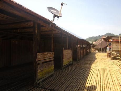 La 'Longhouses' o casas comun.ales típicas de Borneo