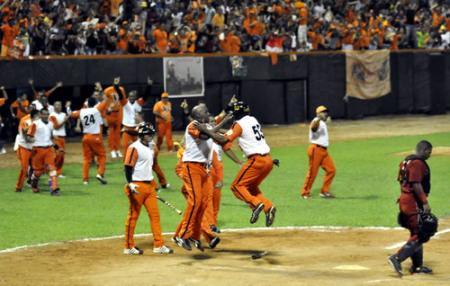 jonrón de Pestano con las bases llenas