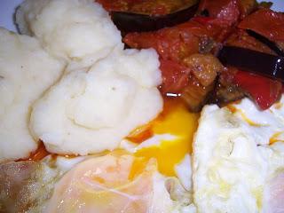 FRITO DE MI TIERRA CON HUEVO Y PURE DE PATATAS