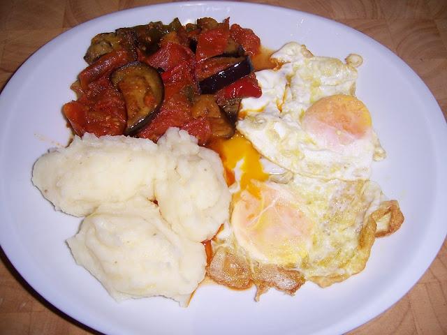 FRITO DE MI TIERRA CON HUEVO Y PURE DE PATATAS