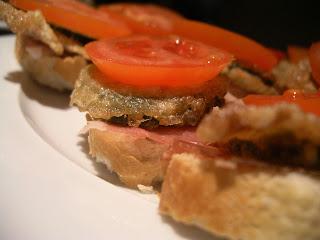 MONTADITO DE JAMON, CALABACIN Y TOMATE