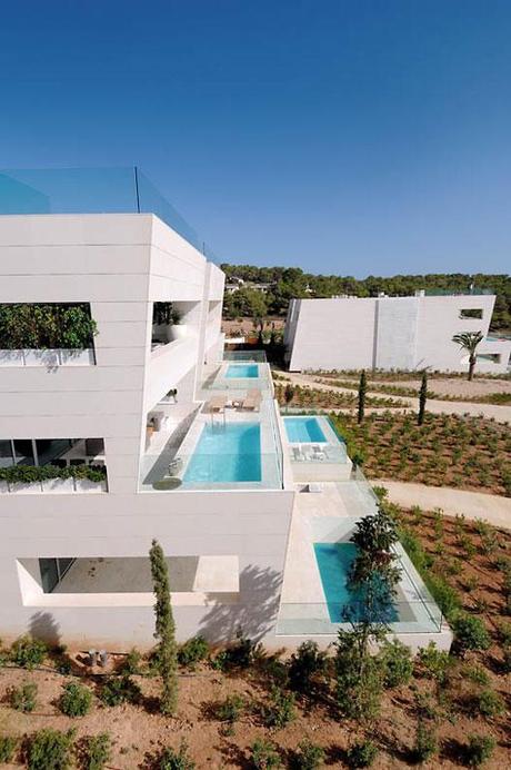 Interiorismo de un ático en la urbanización diseñada por A-cero en Ibiza