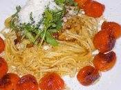 Espaguetis rúcula tomates cherry