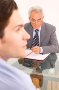 Que no hacer en la entrevista e1371722382360 199x300 9 consejos qué no hacer en la entrevista de trabajo.