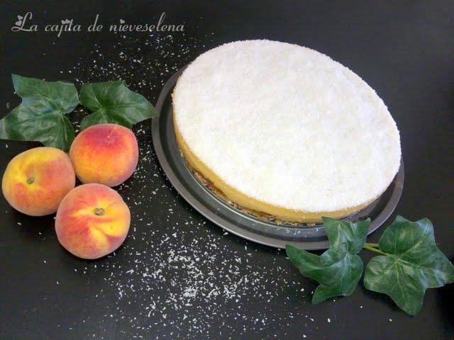 Tarta mousse de melocotón y coco