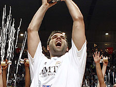 Real Madrid alza Liga ante correoso Barça