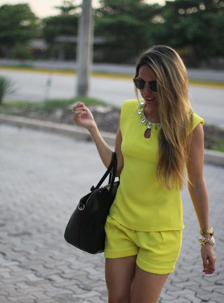 Two-piece suit trend fashion blogger Mónica Sors