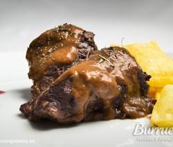 carrillera de ternera estofada con vino tinto y patatas souffle