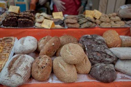 Productos ecológicos y artesanales en el Mercado de la Buena Vida