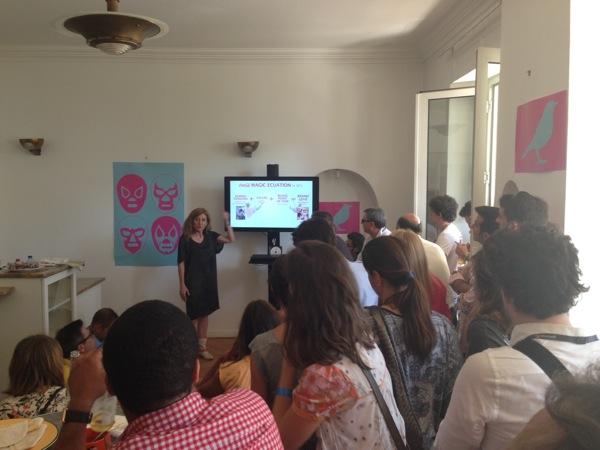 Marta Foncuberta Rueda en conferencai en Casa Mecxico