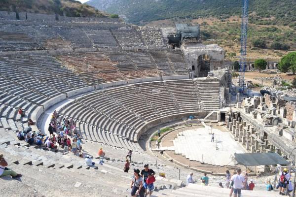El enorme teatro de Efeso, el más grande de la antigüedad