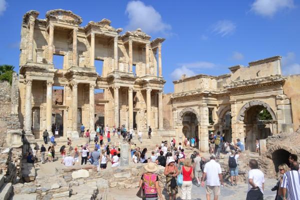 La Biblioteca de Celso junto a las Puertas de Augusto