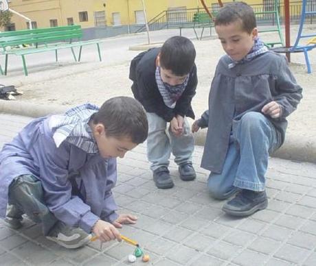 Cuidado con los fuegos artificiales en la verbena de San Juan Los niños y los petardos