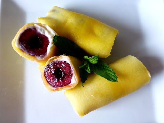 Sushi dulce de Mango, Mascarpone y Miel con Cerezas