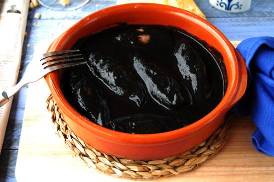 CALAMARES RELLENOS O TXIPIRONES EN SU TINTA - RETO TÍA ALIA JUNIO 2013