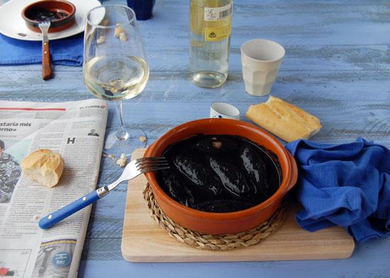 CALAMARES RELLENOS O TXIPIRONES EN SU TINTA - RETO TÍA ALIA JUNIO 2013