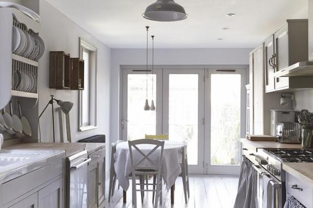 Una casita de verano en el jardín